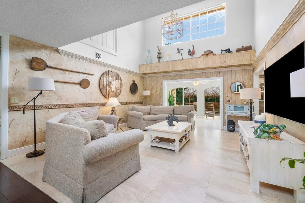 Living 4 at 14324 PADDOCK Drive, Wellington