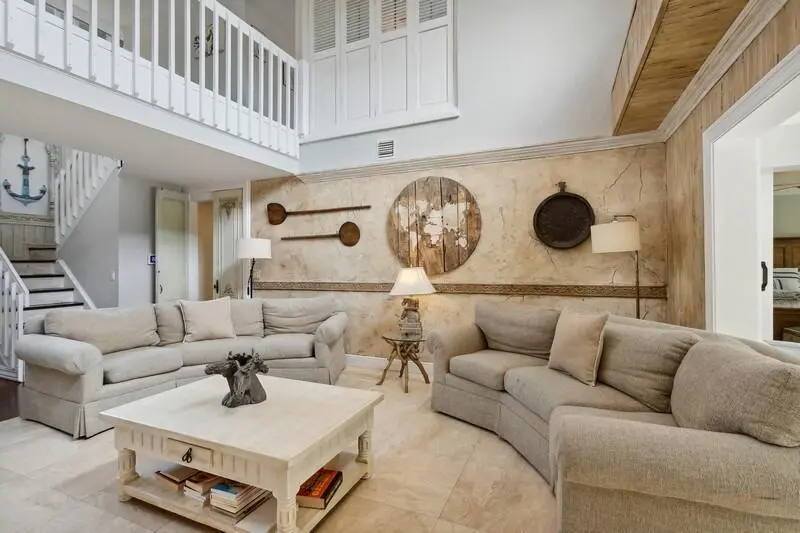 Living Space at 14324 PADDOCK Drive, Wellington