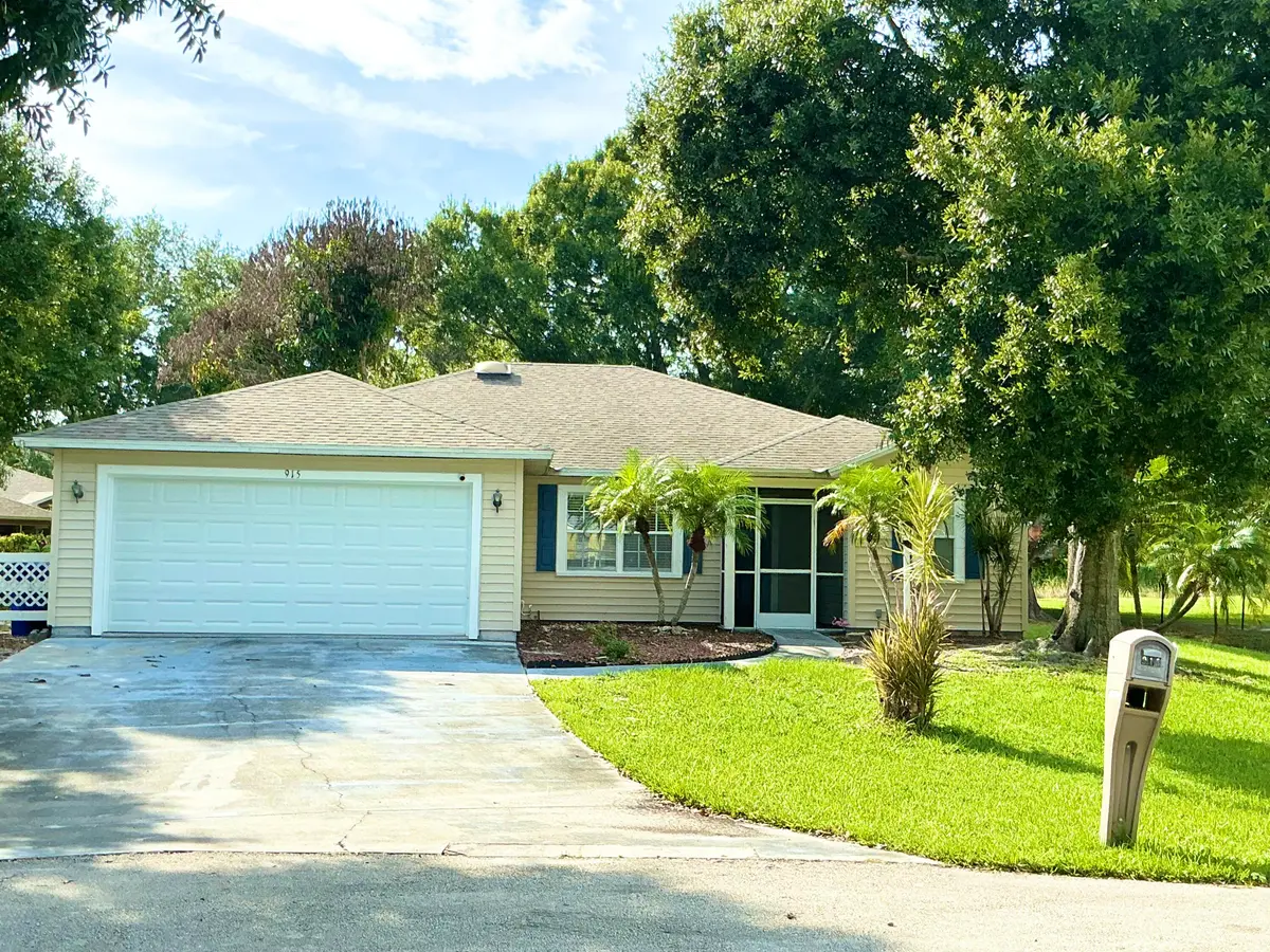 Front Pic at 915 11th Terrace, Vero Beach