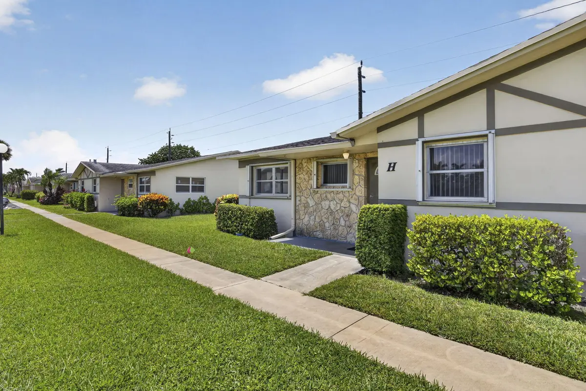 4-web-or-mls-BS1A3608 at 2521 Emory Drive H, West Palm Beach