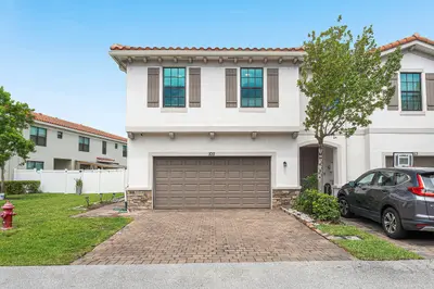1011 WILLOW Place, Riviera Beach – sold