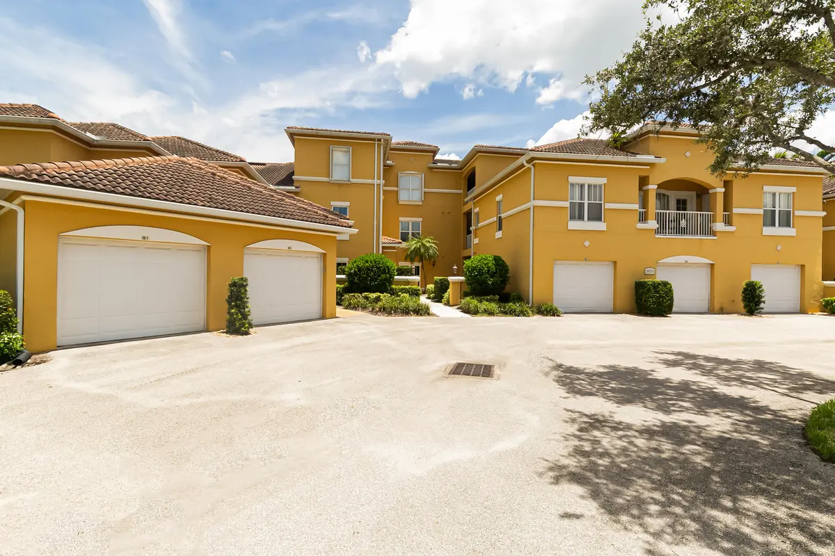 5015 Fairways CIR 305 at 5015 Fairways Circle 305, Vero Beach