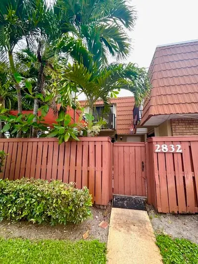 2832 SW 12th Street, Deerfield Beach – Townhouse for sale