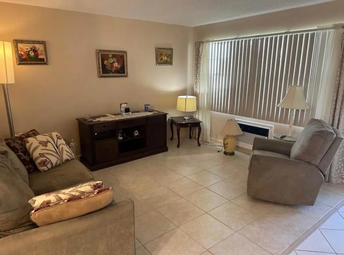 30 west 2 at 30 WESTBURY B Circle 30, Deerfield Beach