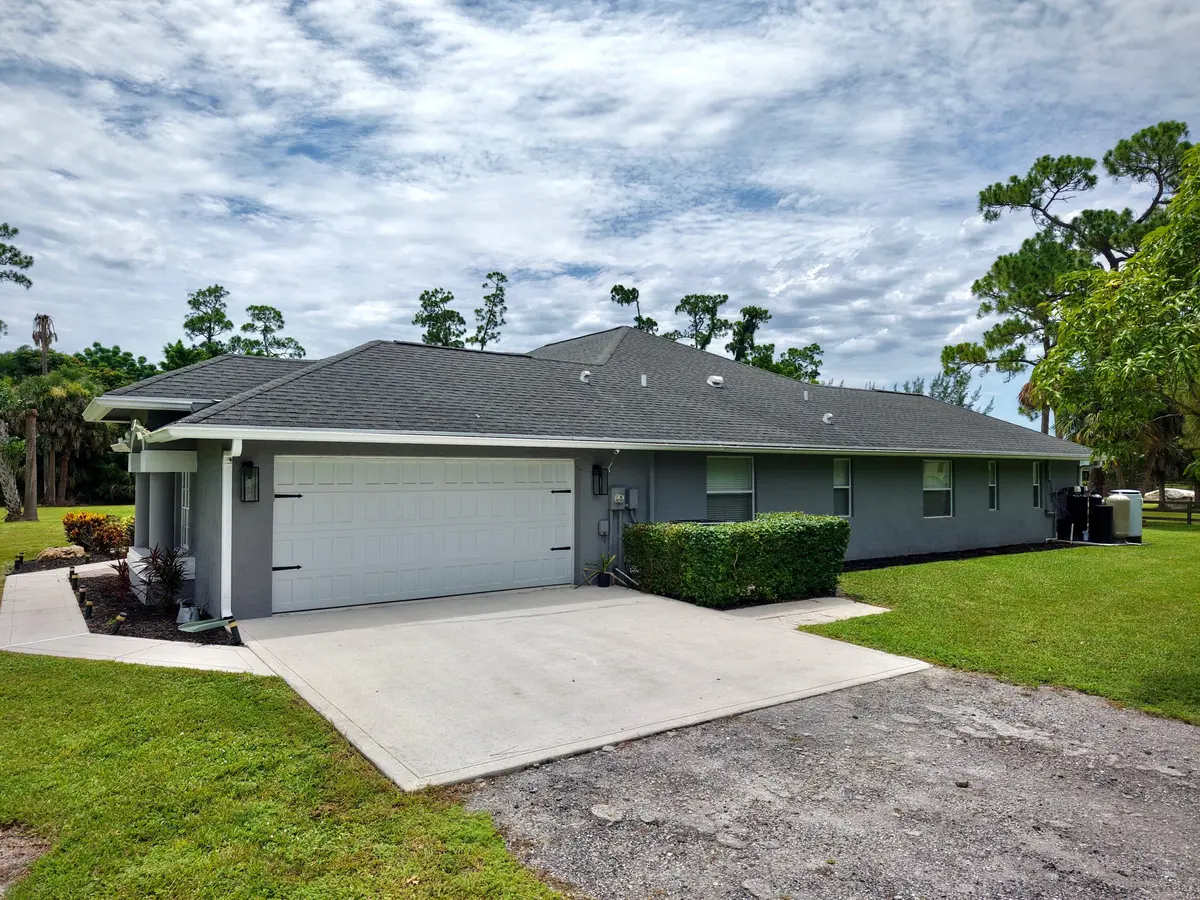side view garage at 14279 43rd Road, Loxahatchee Groves