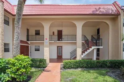 473 Lake Frances Drive, West Palm Beach – Condominium for sale