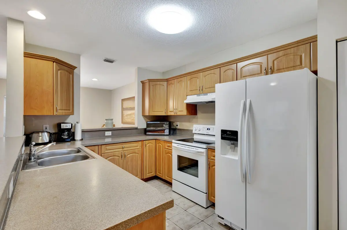 20-web-or-mls-5D1A2297 2024-09-15 22_18_ at 13814 Yarmouth Drive, Wellington