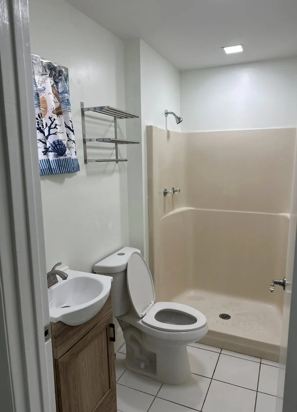 Main Bath at 117 Yacht View Lane, Fort Pierce