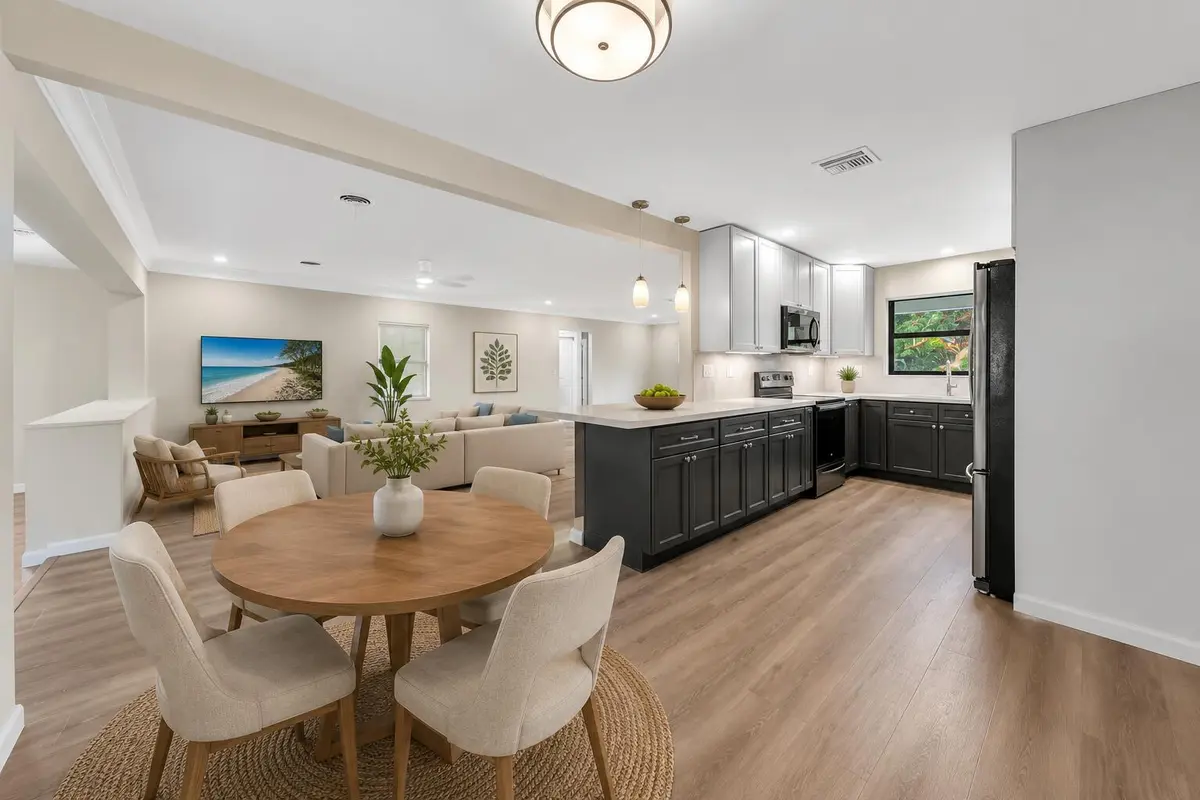 dining room at 127 Calle Largo Drive, Hollywood