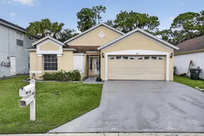 120 Paddock Lane, Greenacres – Single Family Residence for sale