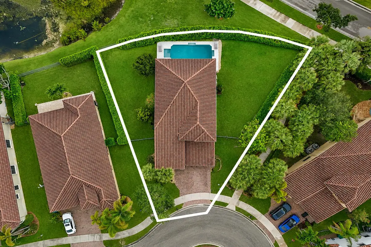 yard 2 at 7397 NW 111TH Way, Parkland
