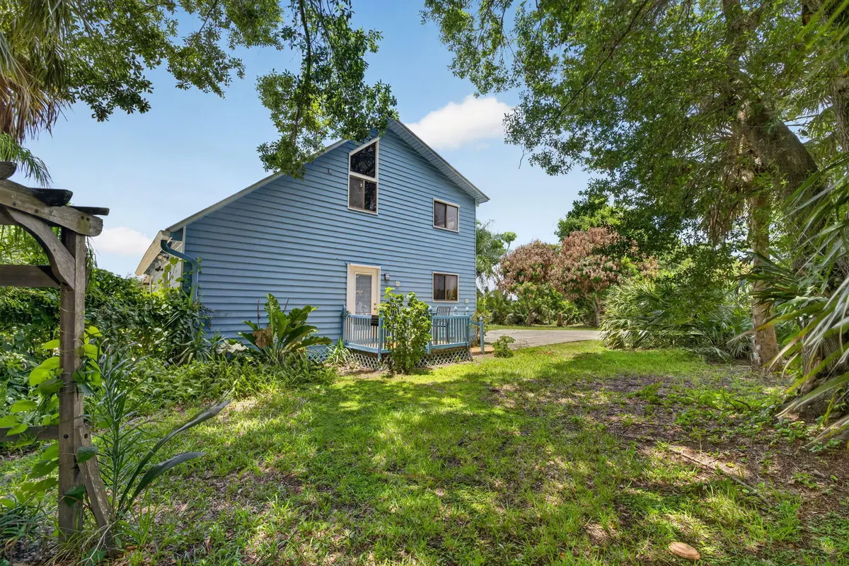 4 - Facade at 5707 SPRUCE Drive, Fort Pierce