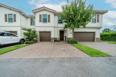 2004 Sugar Maple Drive, Riviera Beach – Townhouse for sale