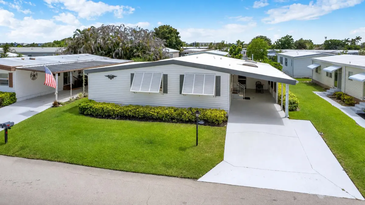 FRONT at 140 NE Pinelake Village Boulevard, Jensen Beach