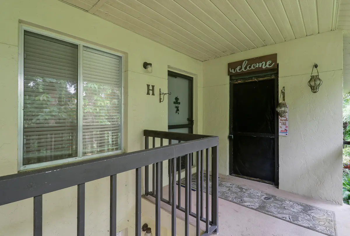 Front entry at 6520 Chasewood Drive H, Jupiter