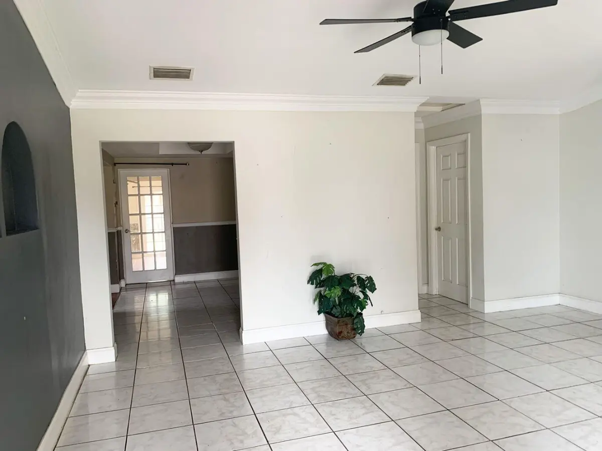 walk 1 at 341 NW 52nd, Oakland Park