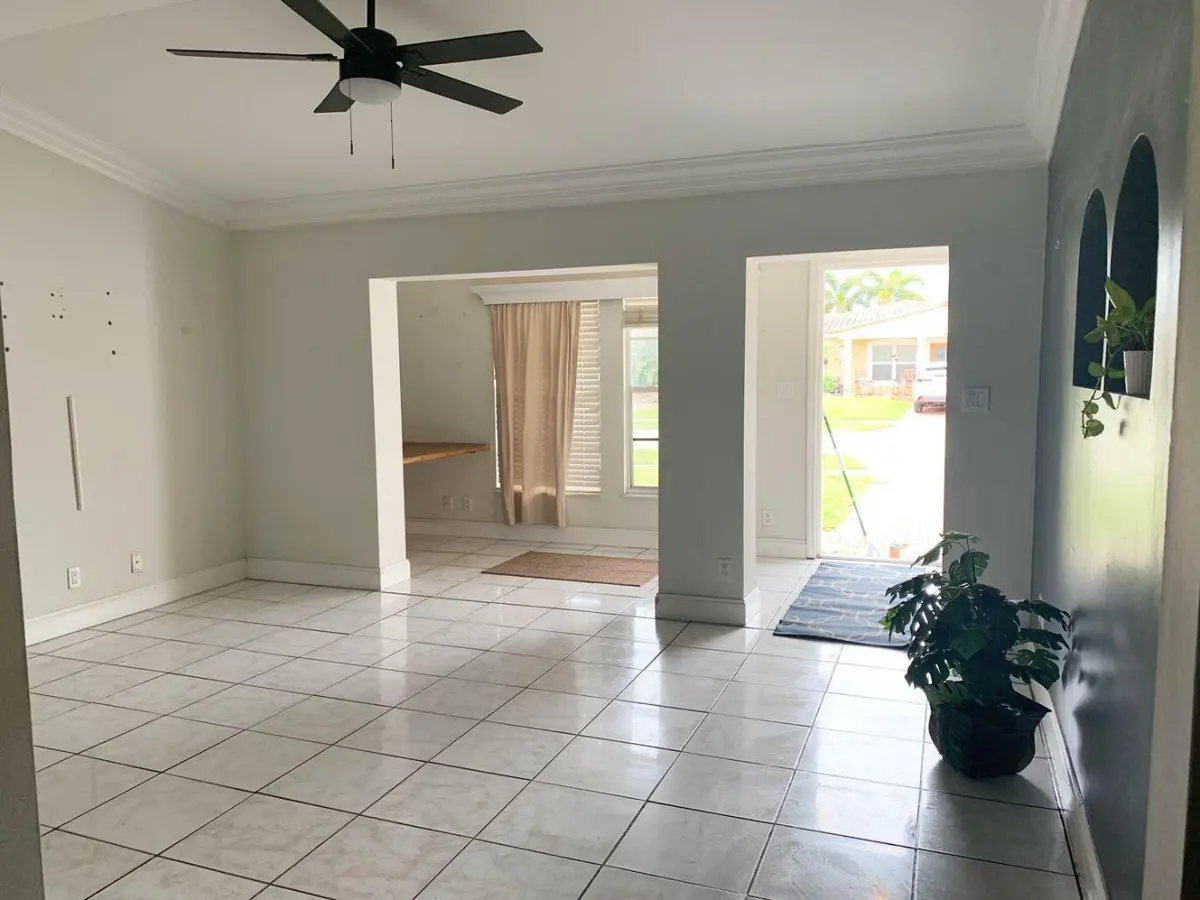 walk 3 at 341 NW 52nd, Oakland Park