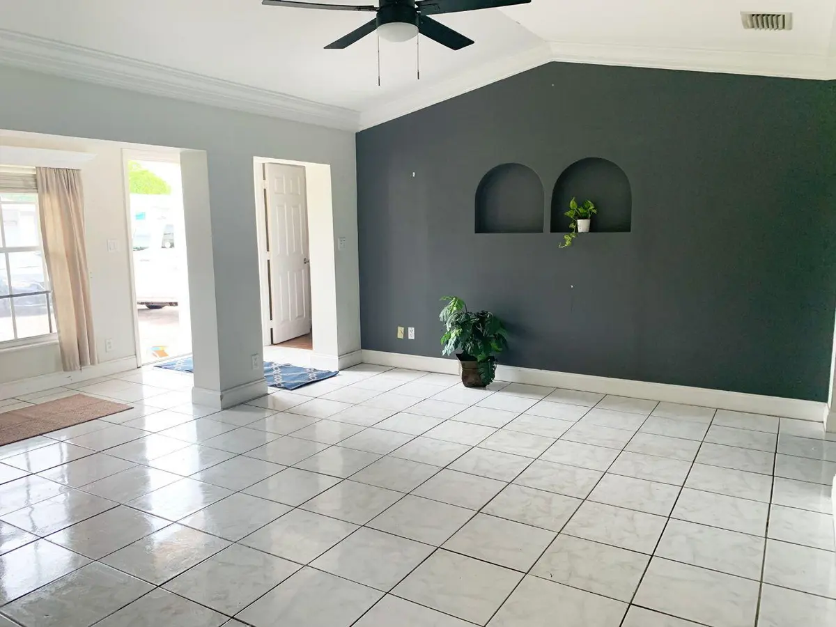 walk 4 at 341 NW 52nd, Oakland Park