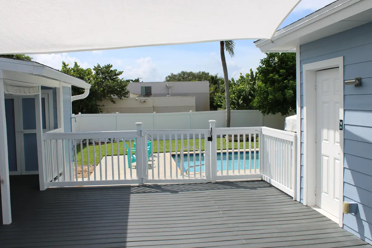 Deck at 475 Seabrook Road, Tequesta