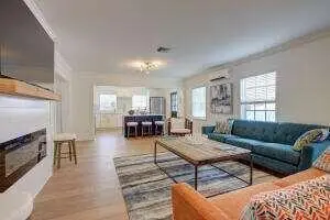 Living room at 475 Seabrook Road, Tequesta