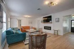 Living room at 475 Seabrook Road, Tequesta