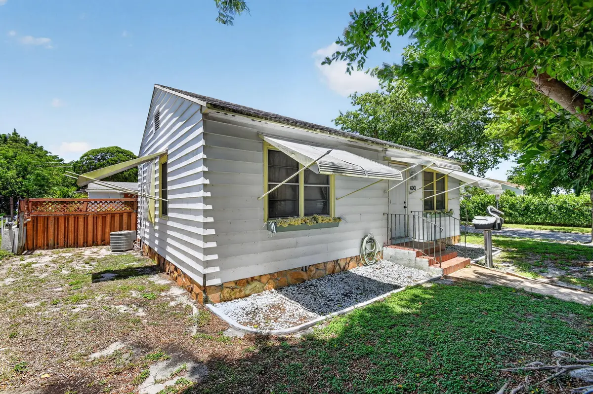 5-web-or-mls-037_DSC_6670 at 6901 Garden Avenue, West Palm Beach