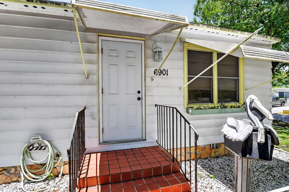 8-web-or-mls-040_DSC_6685 at 6901 Garden Avenue, West Palm Beach