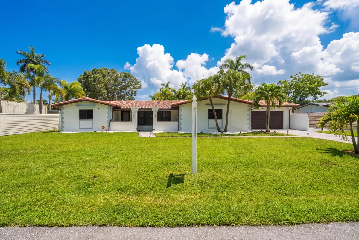 photo_reedit_f218cde6 at 2587 SW 30TH Avenue, Fort Lauderdale
