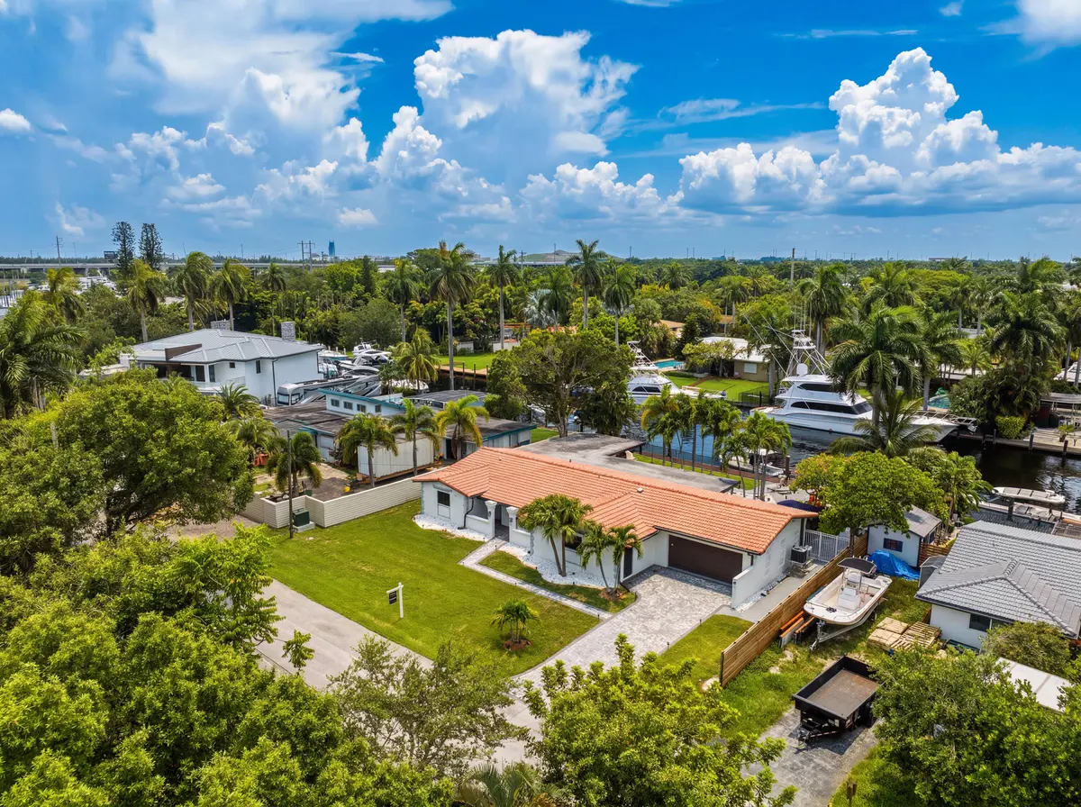 photo_reedit_9ed04282 at 2587 SW 30TH Avenue, Fort Lauderdale