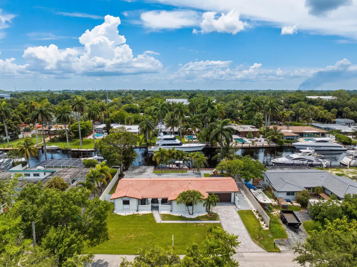 photo_reedit_dbc62e2e at 2587 SW 30TH Avenue, Fort Lauderdale