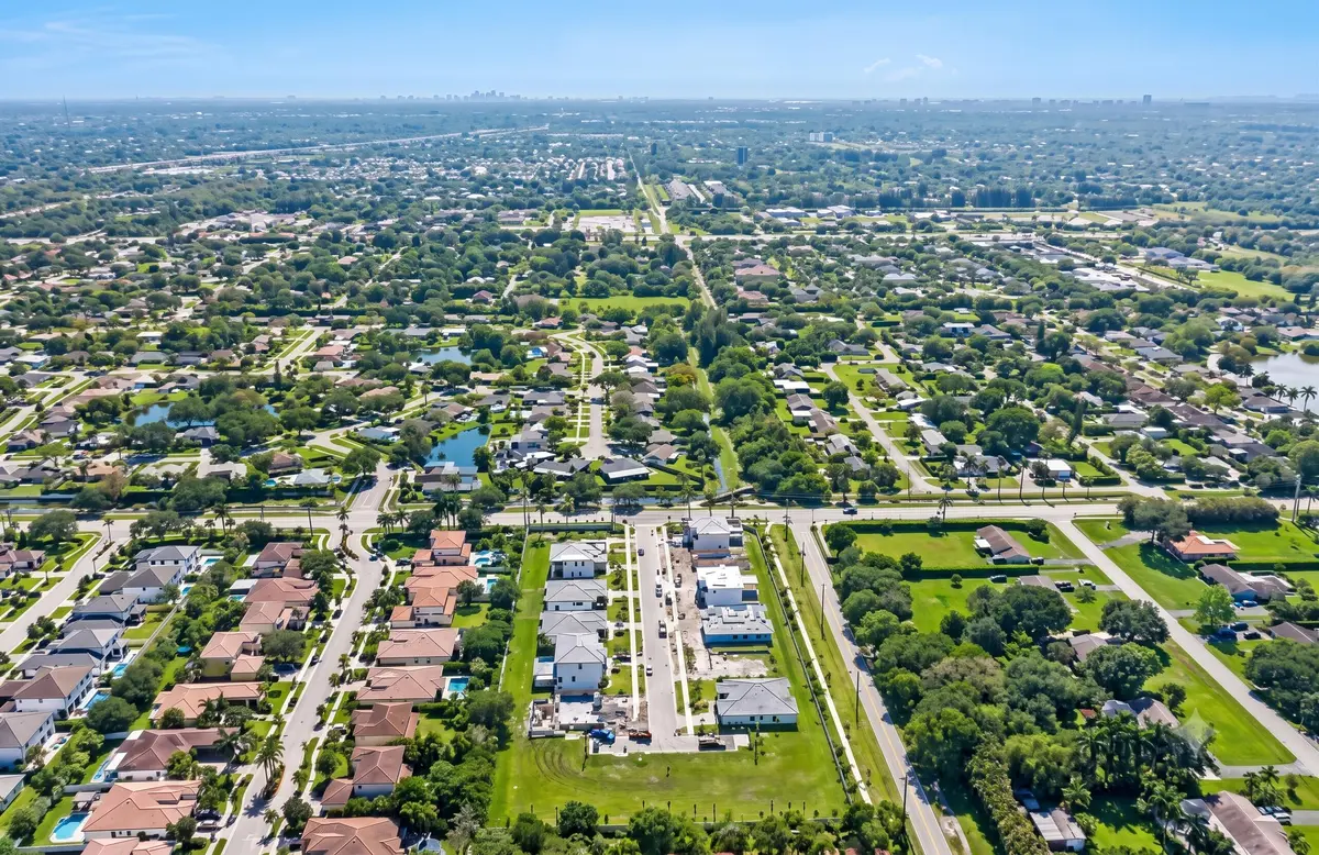 Oaks 1 at 13044 DAVIE OAKS Drive, Davie