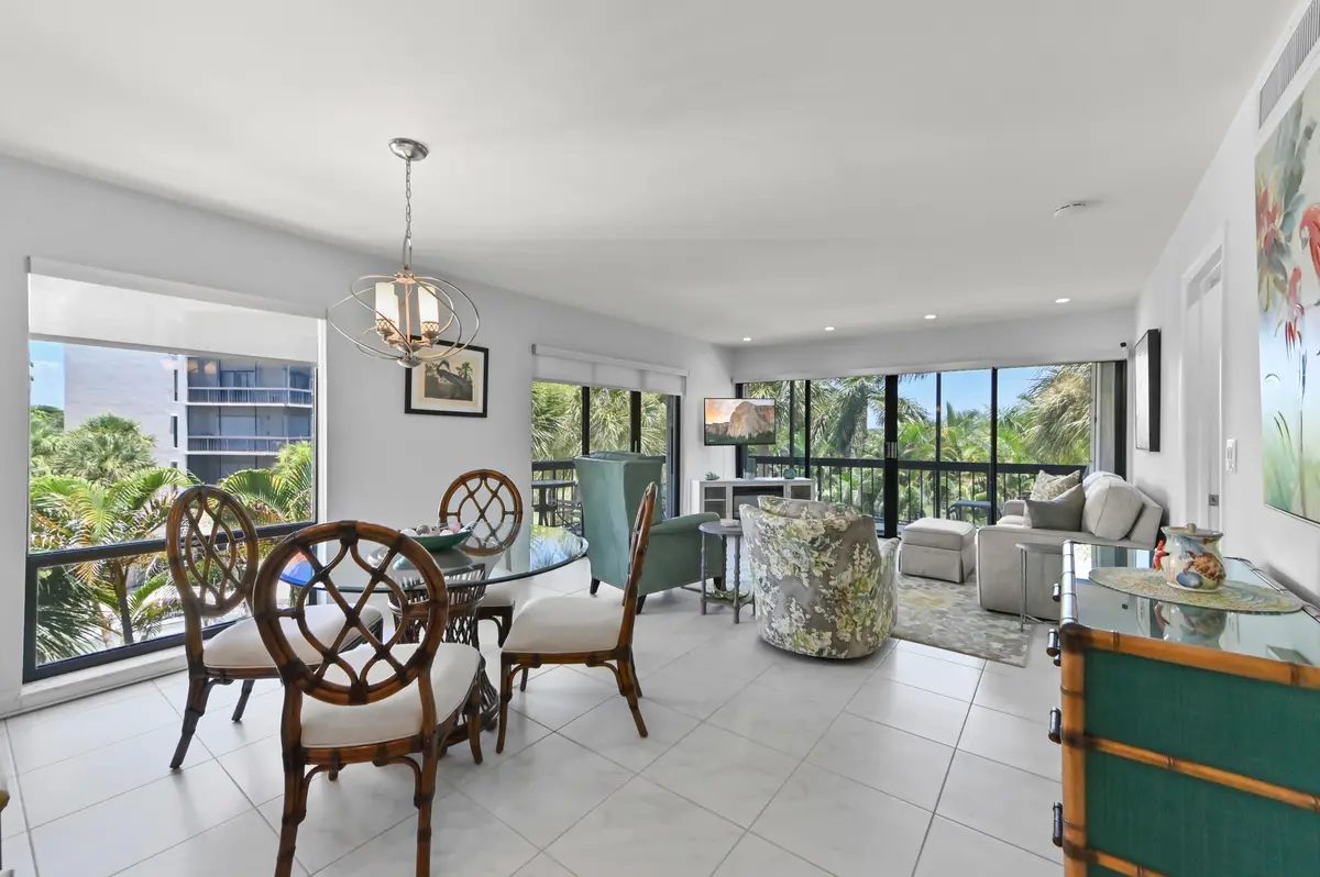 03 Dining area 01 at 2550 Presidential Way 301, West Palm Beach