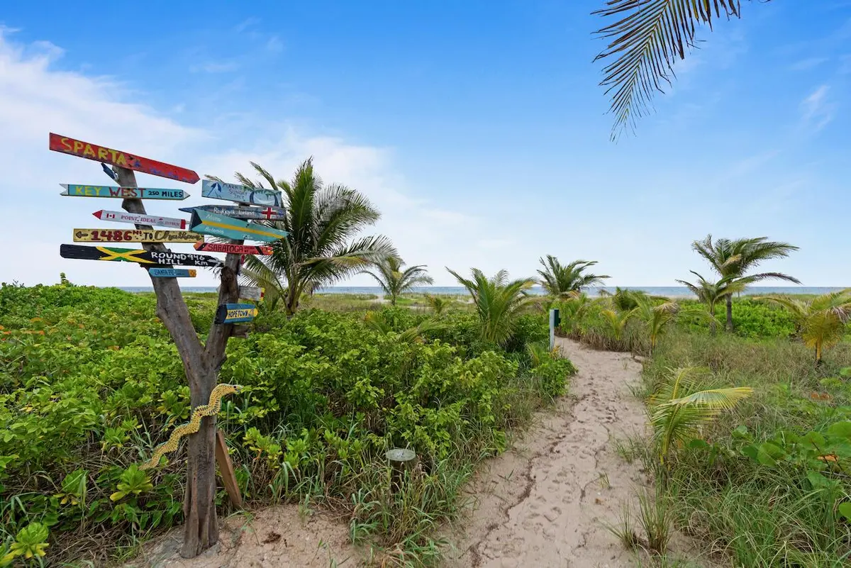 Beach Access at 1421 N LAKE Way, Palm Beach