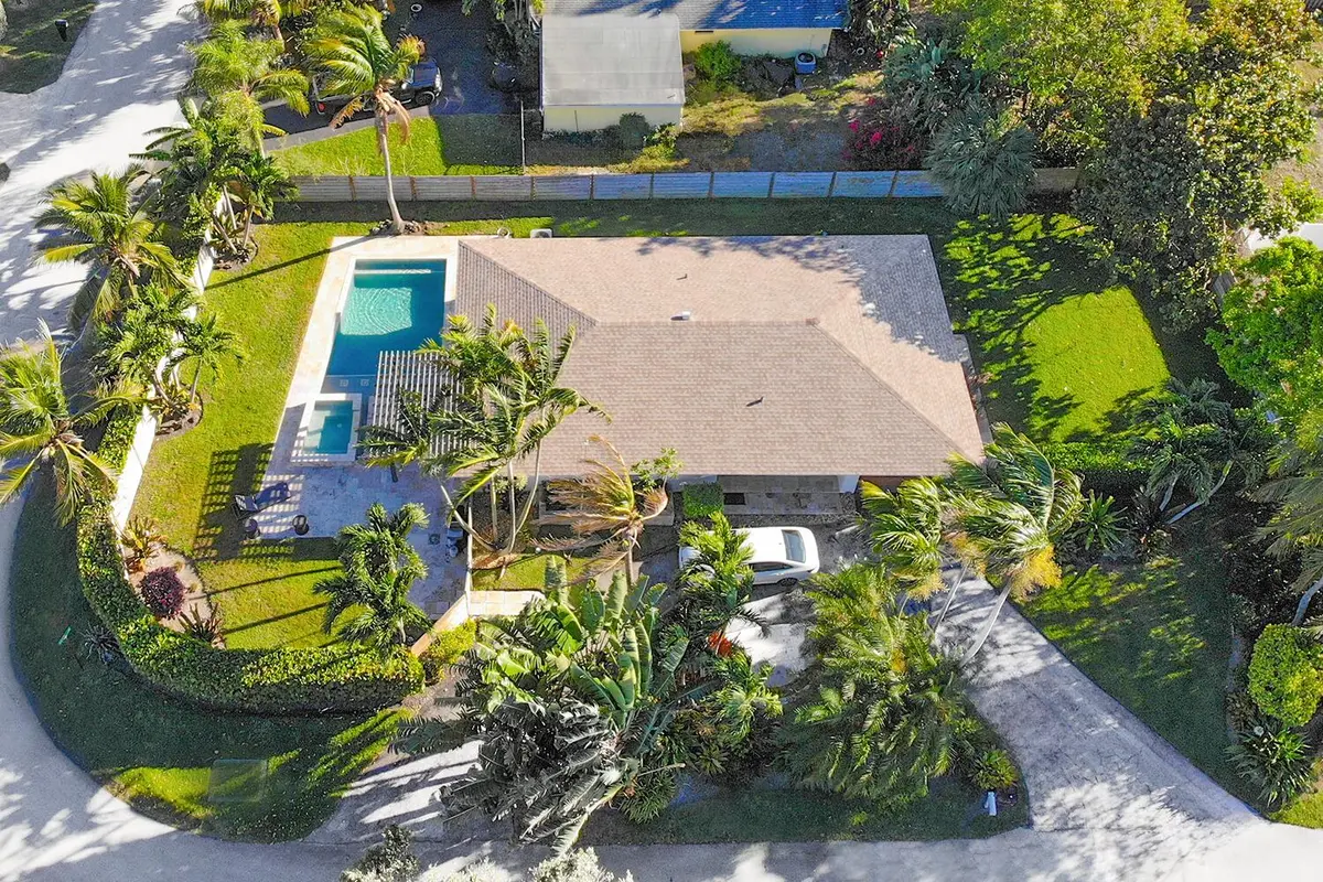 Home with Pool For Rent at 922 Turner Road, Delray Beach