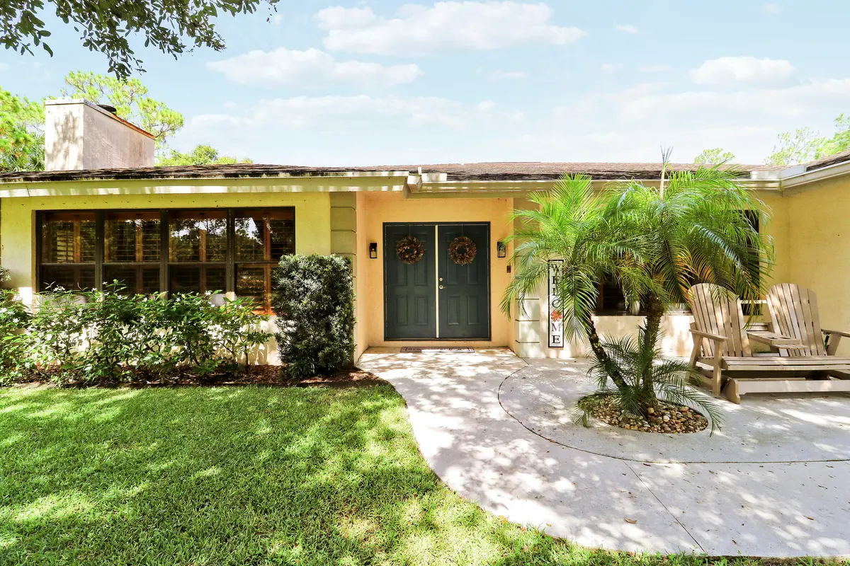 front entry at 15421 110th Avenue, Jupiter