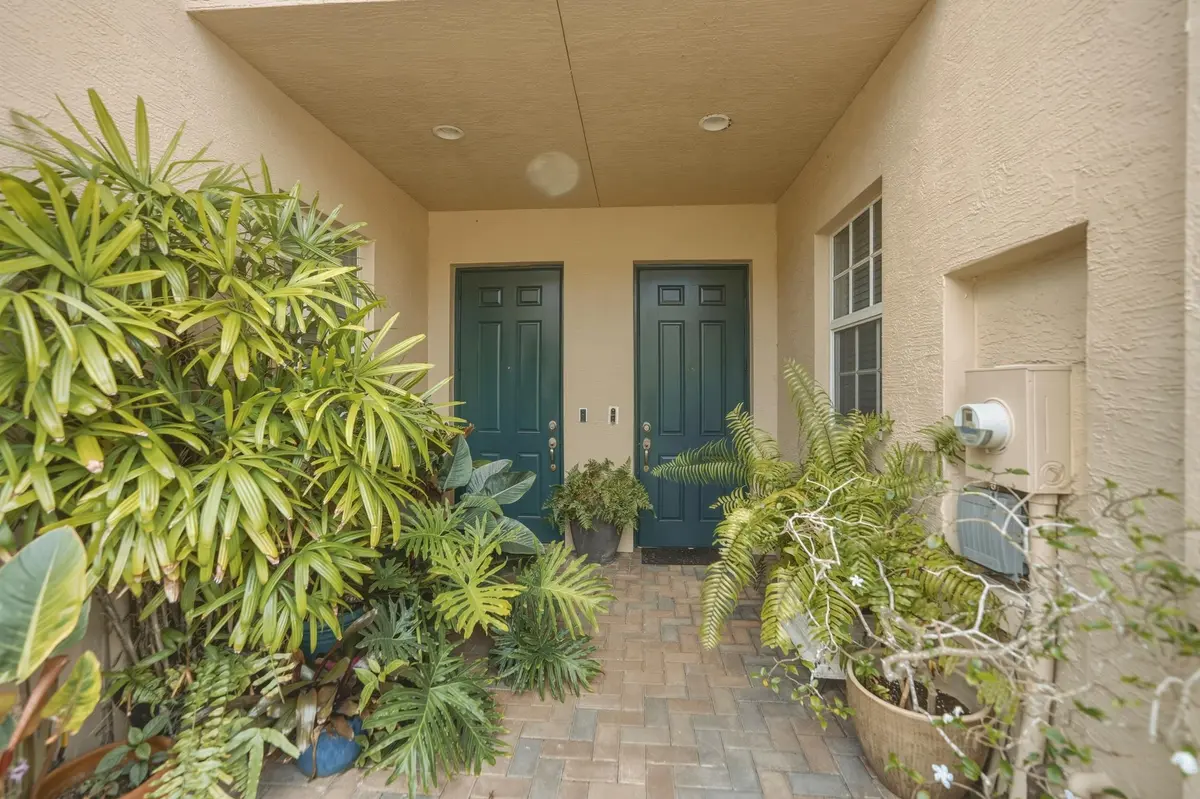 gywo0ced3n at 135 SW WALKING Path, Stuart