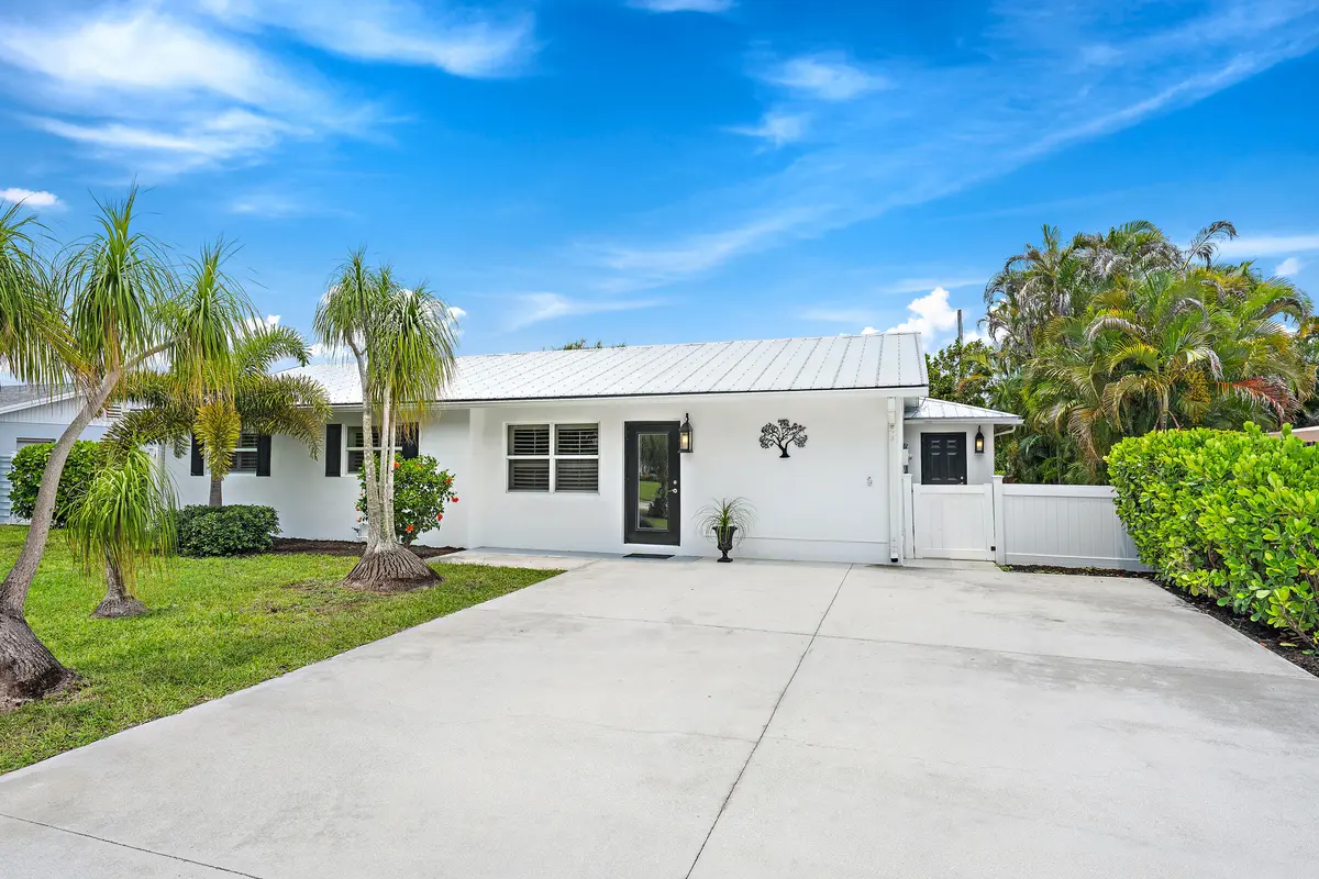 Front Exterior at 19144 SE Arnold Drive, Tequesta