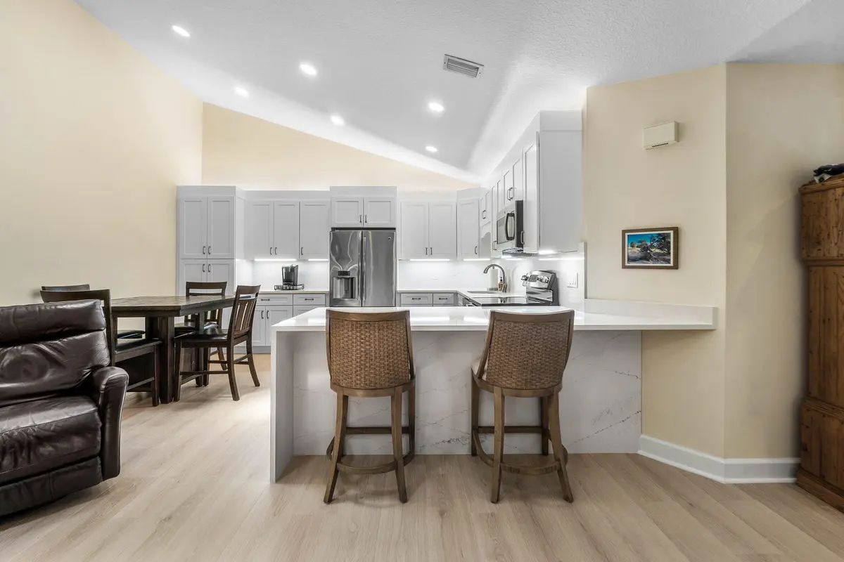 Snack Bar at 12584 WOODMILL Drive, Palm Beach Gardens