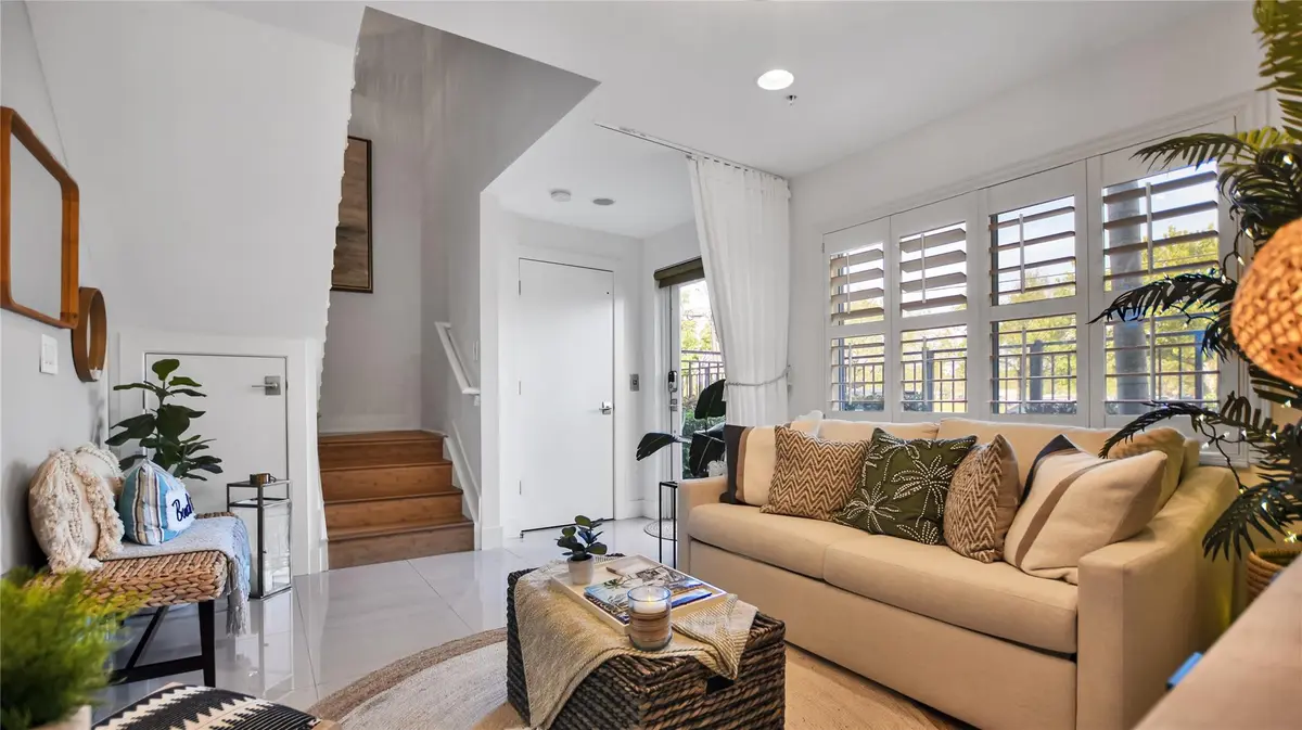 Photo 5 at 816 NE 7TH Street, Fort Lauderdale
