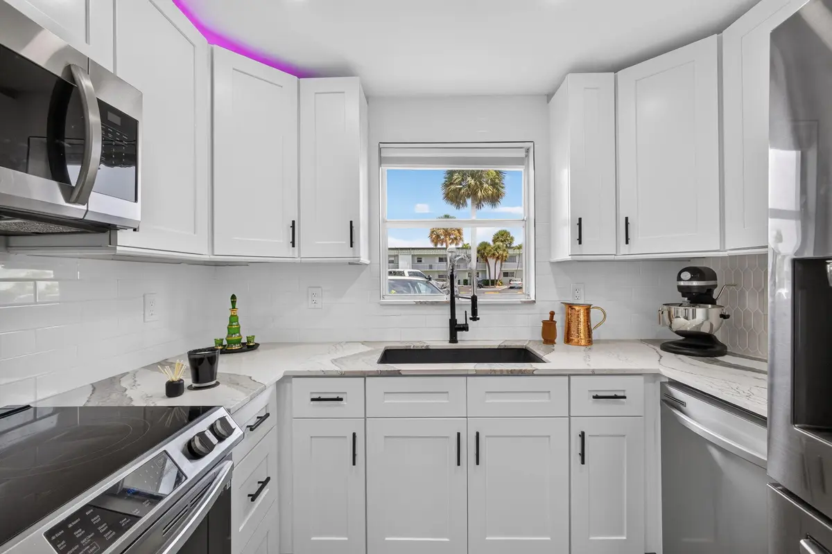 4-web-or-mls-5D1A1433 at 110 Wettaw Lane 106, North Palm Beach