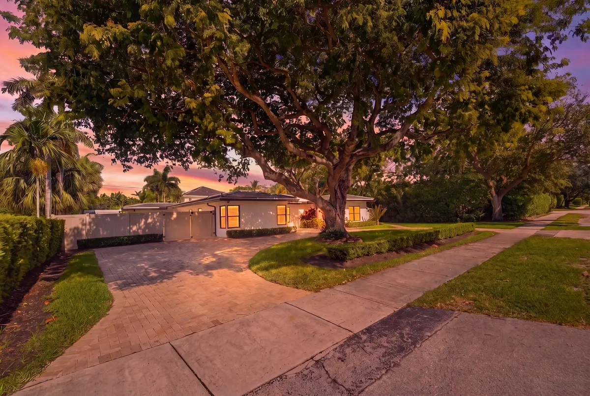 Front of Structure at 1619 Bayview Drive, Fort Lauderdale