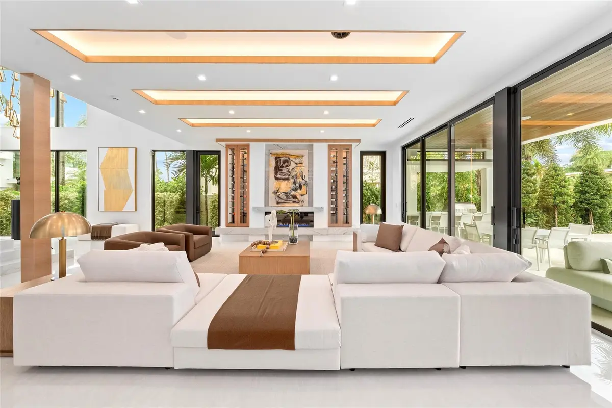 Photo 7 at 24 Fiesta Way, Fort Lauderdale