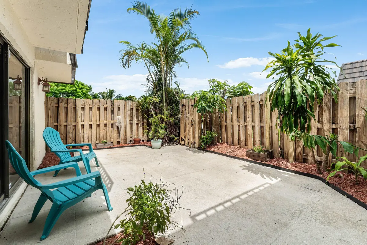 Courtyard at 1534 FOREST LAKES Circle D, West Palm Beach