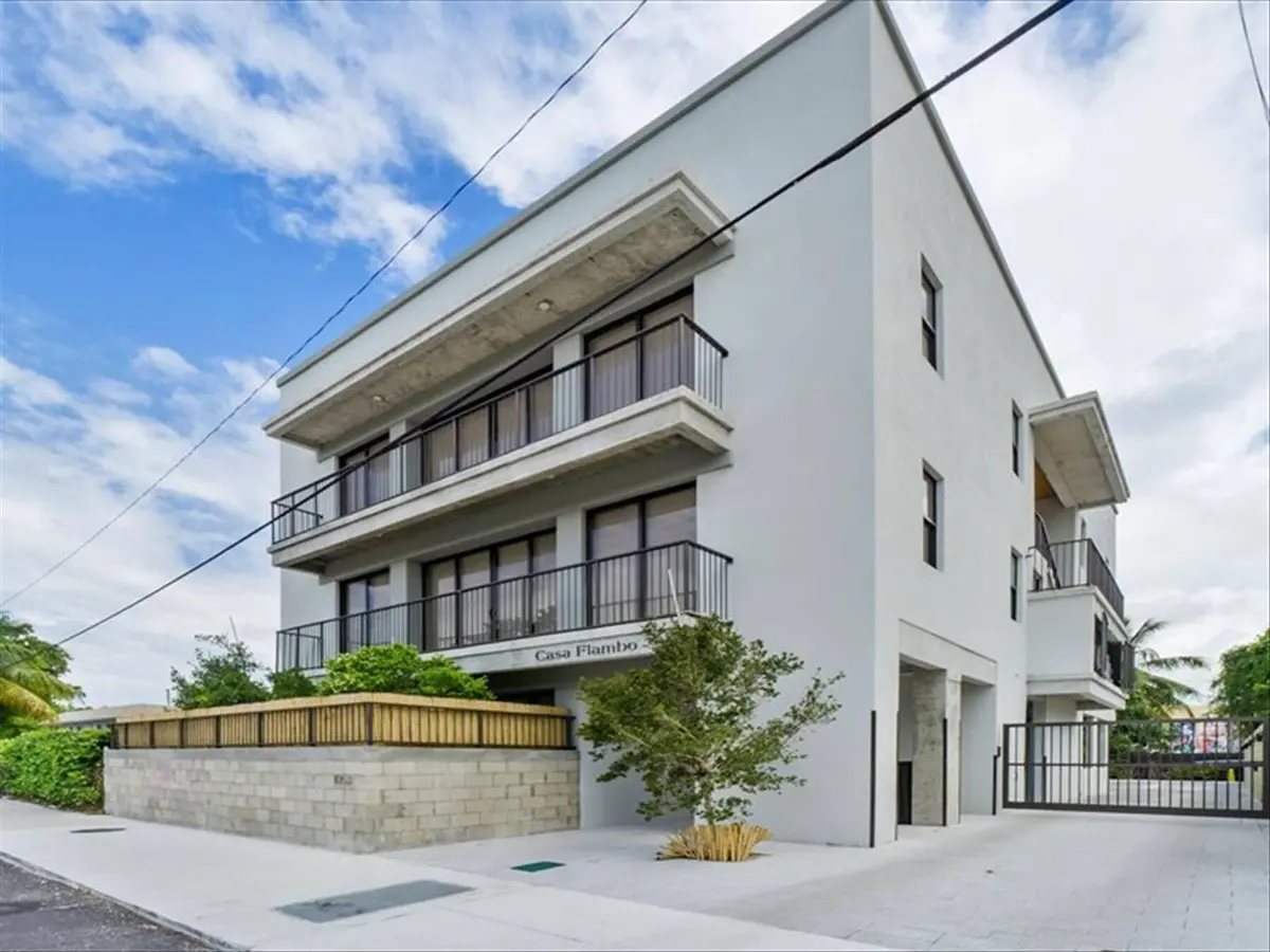 12536287-1 at 1053 NW 29th Street Casa Flambo, Miami