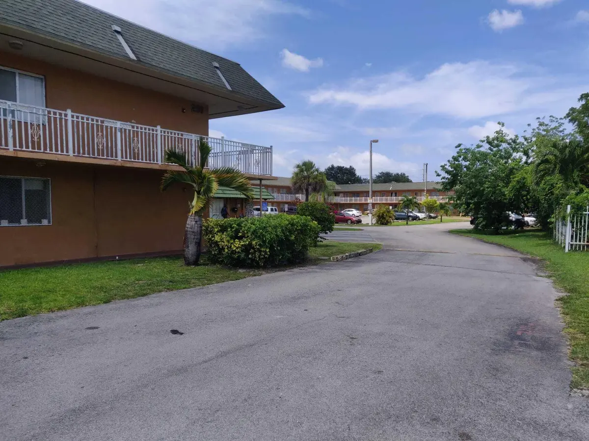 271 NW 177TH Street 106, Miami Gardens, FL – multifamily space photo 1