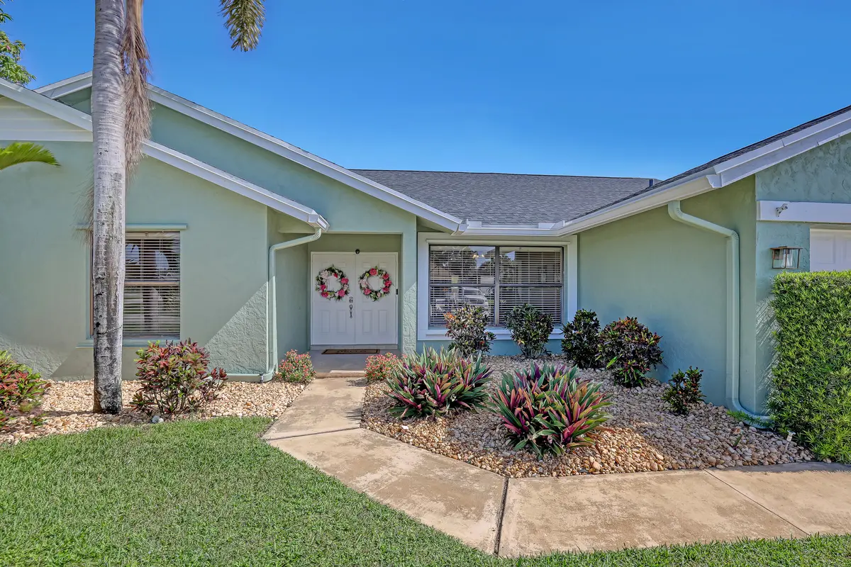 Exterior at 13785 Exotica Lane, Wellington