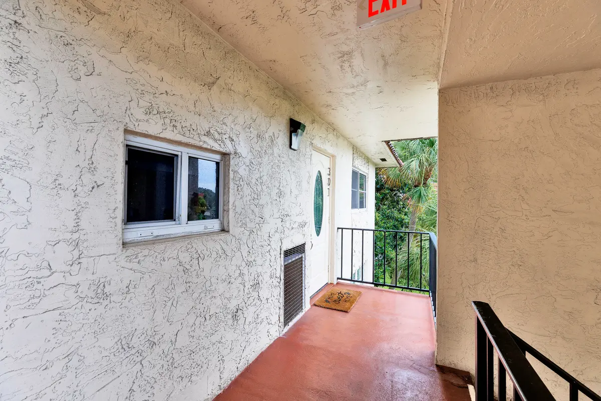 EXT at 9500 N Hollybrook Lake Drive 301, Pembroke Pines