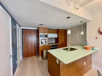 5875 COLLINS Avenue 1606, Miami Beach – Condominium for sale