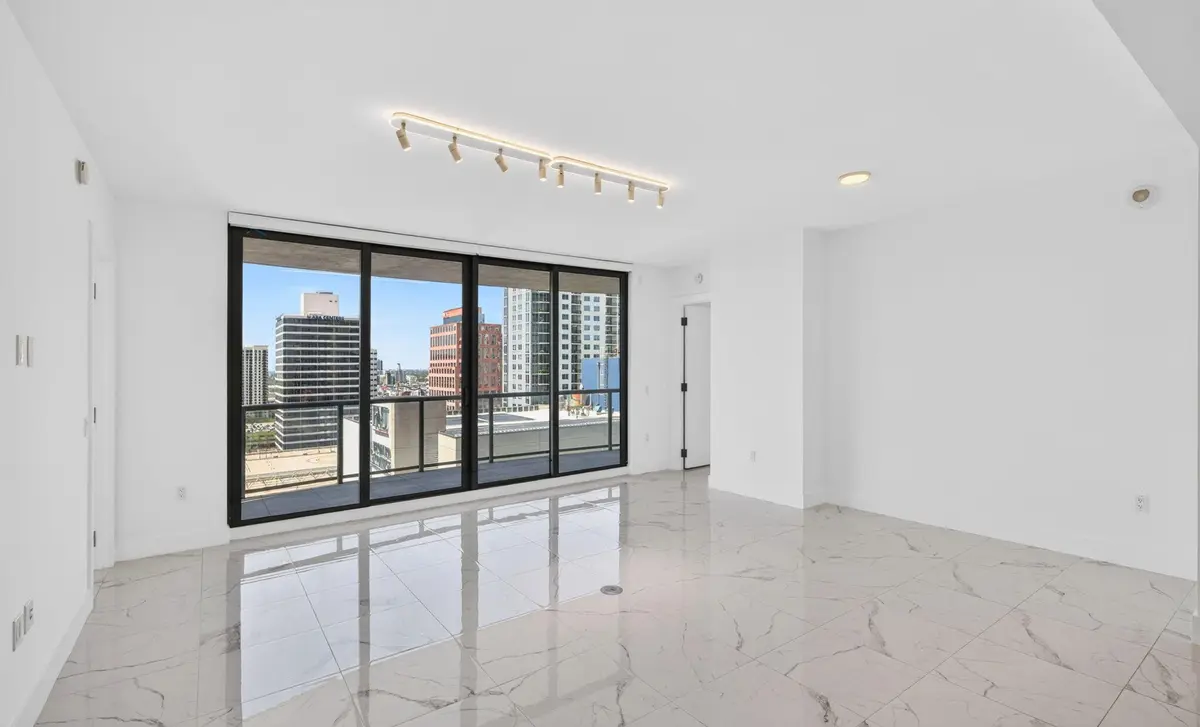 6-web-or-mls-699A7775 at 100 E Las Olas Boulevard 1902, Fort Lauderdale