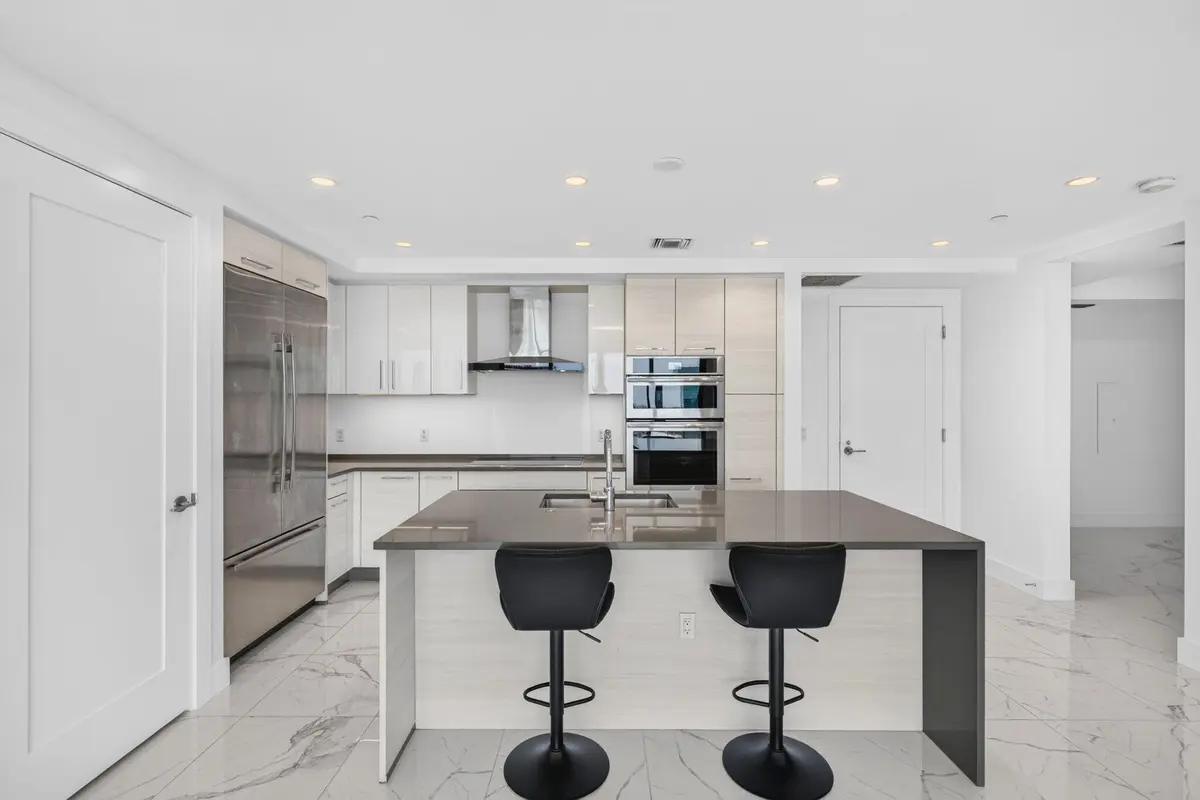 12-web-or-mls-699A7810 at 100 E Las Olas Boulevard 1902, Fort Lauderdale